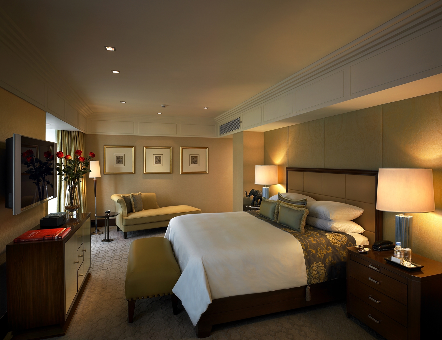 The Leela Mumbai - Resort Style Business Hotel 10/44