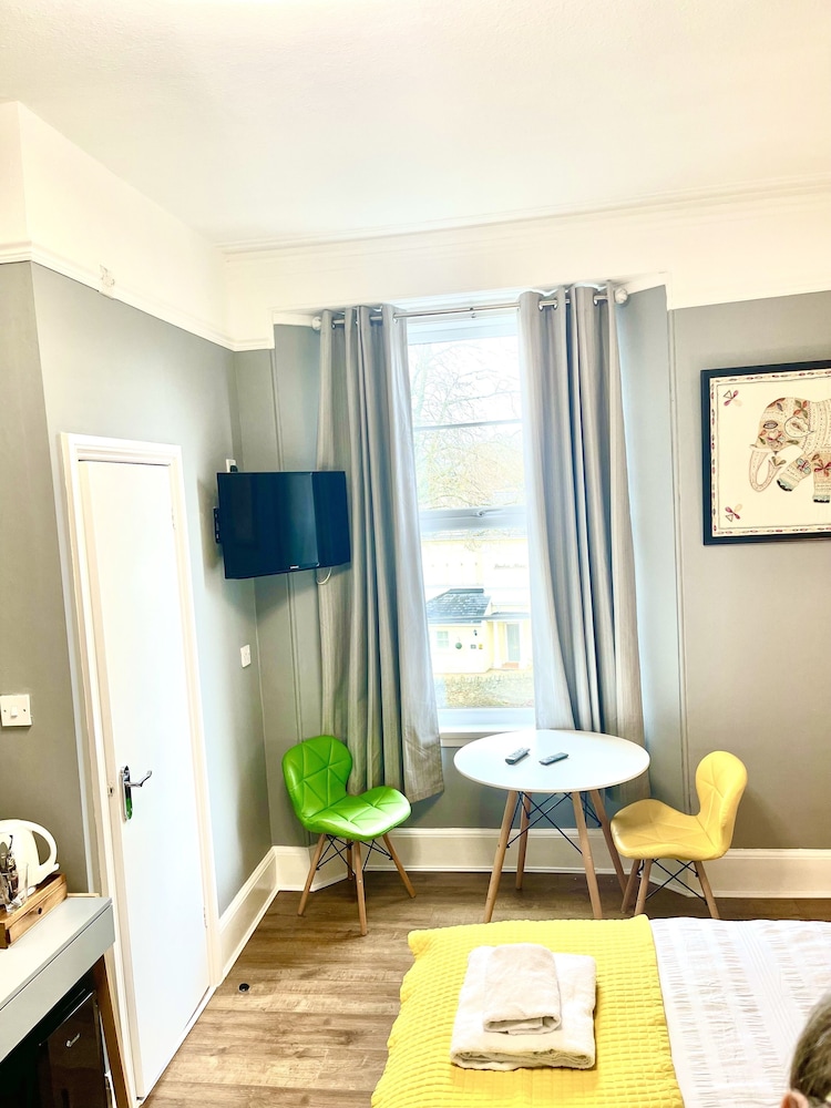 Westbank Hotel - Guest House 16/50