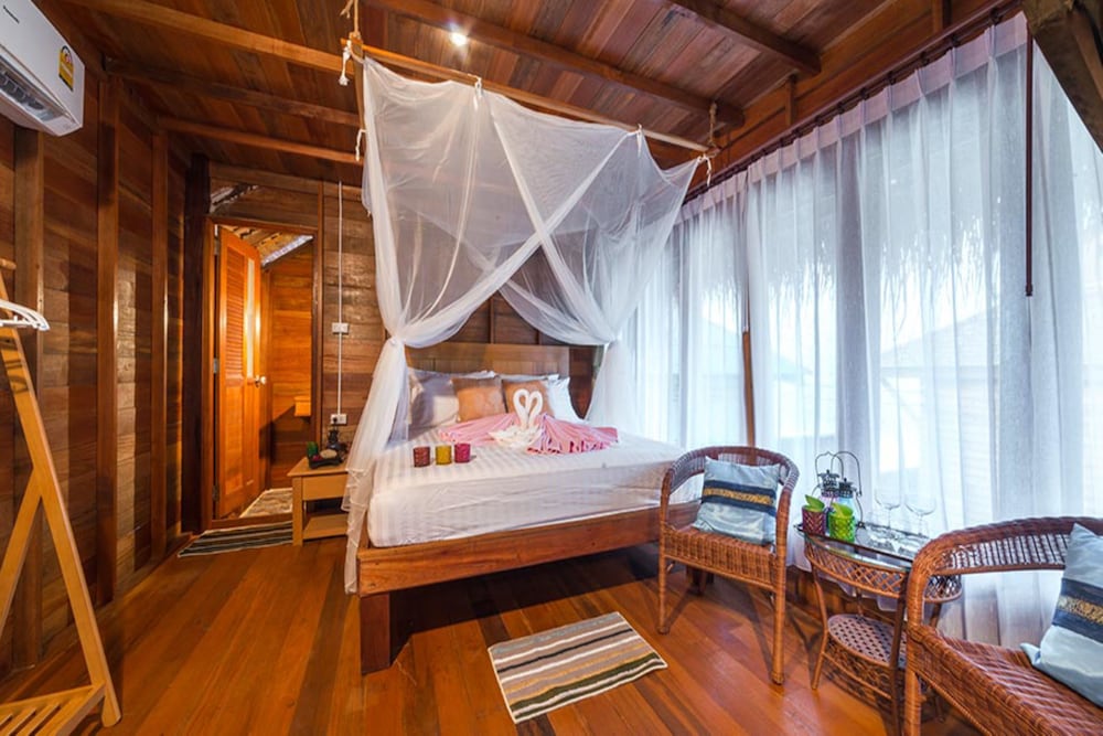 Lipe Beach Resort 20/50