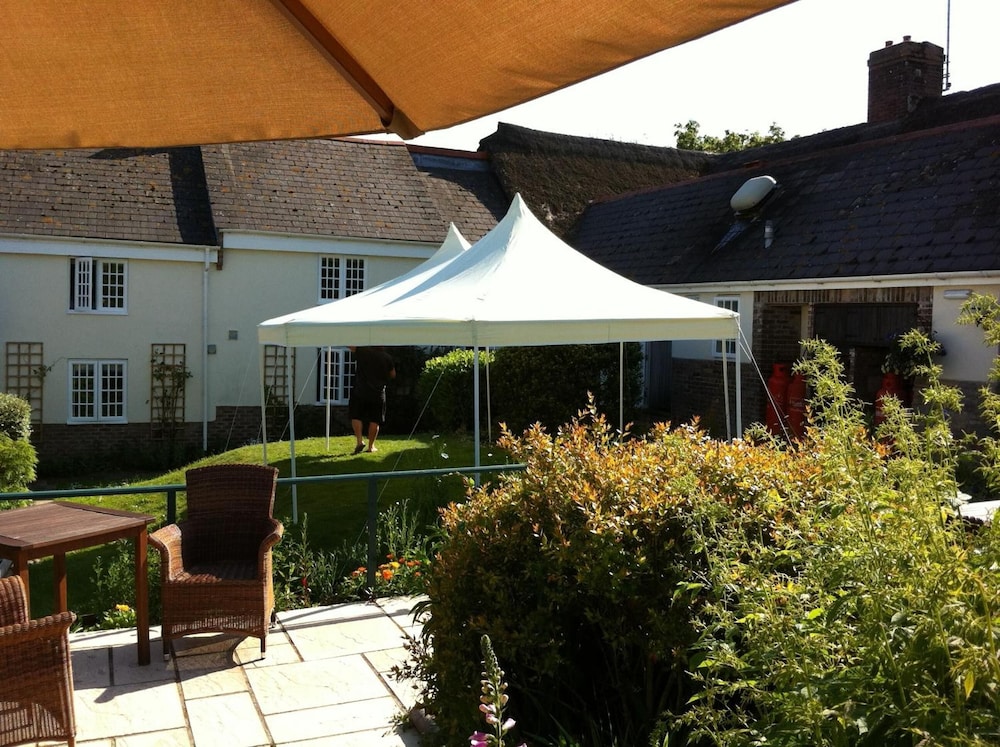 Yalbury Cottage 2/30