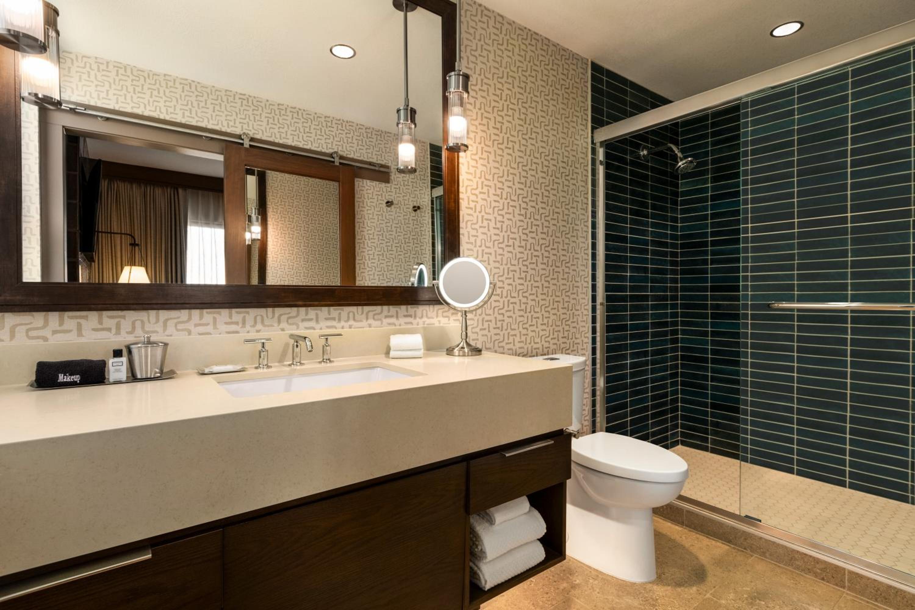 Casitas at the Hoodoo Moab, Curio Collection by Hilton 30/32