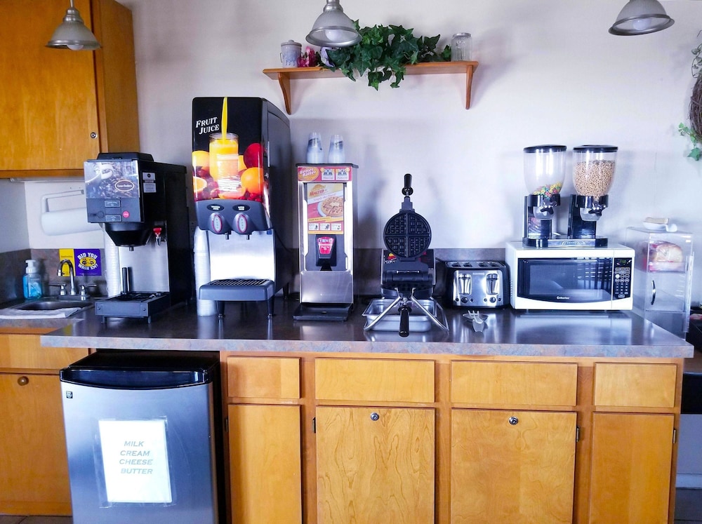 Americas Best Value Inn Belleville 25/34
