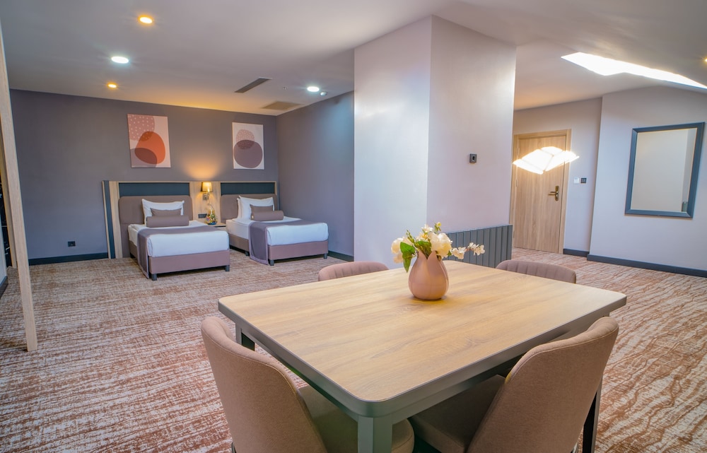 Mayi Hotel 48/55