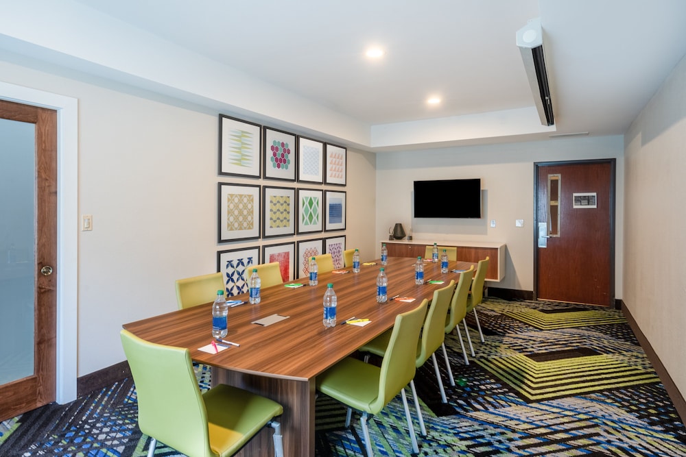 Holiday Inn Express Hotel Suites Tell City 58/62