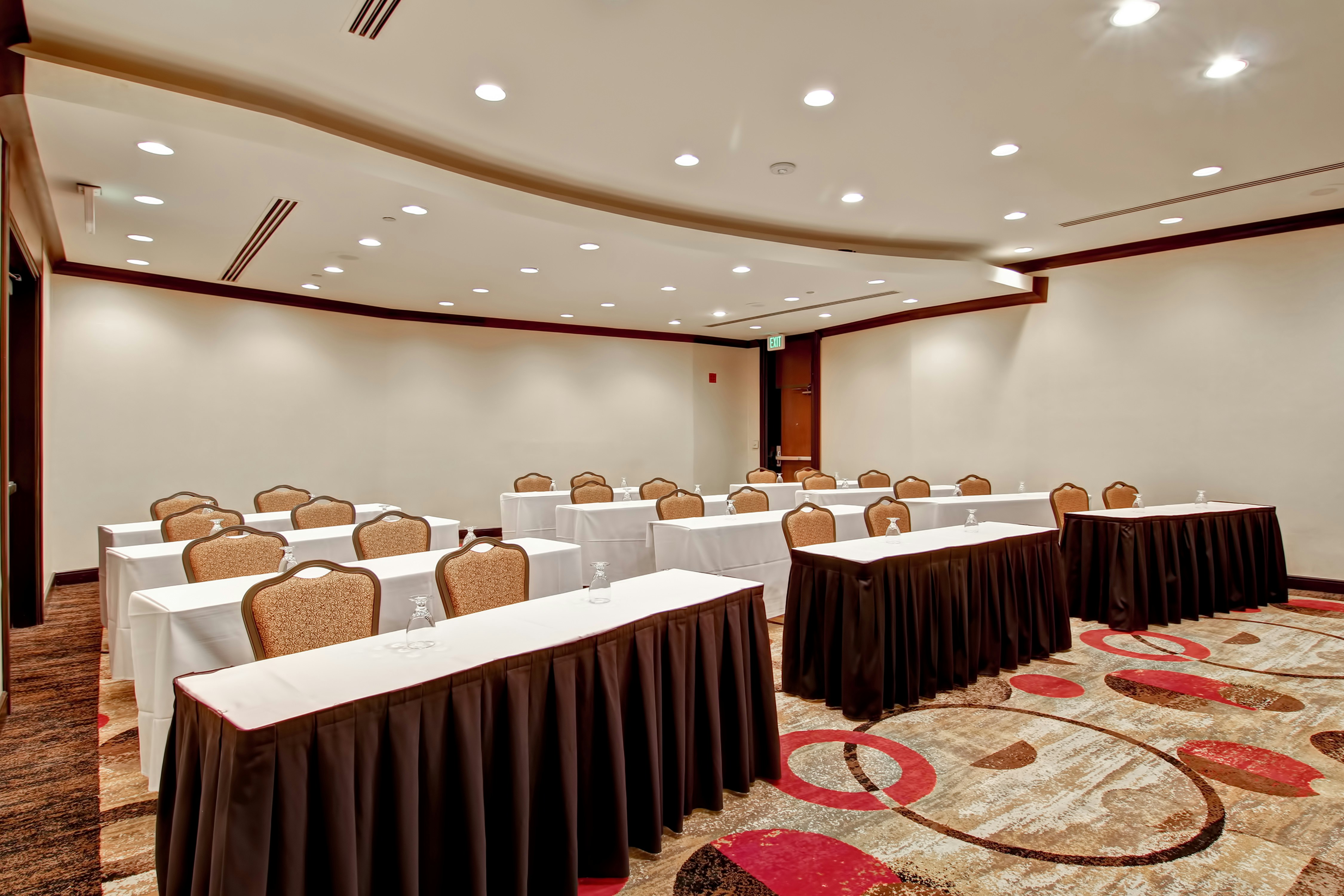 DoubleTree by Hilton Hotel Pleasanton at the Club 52/70