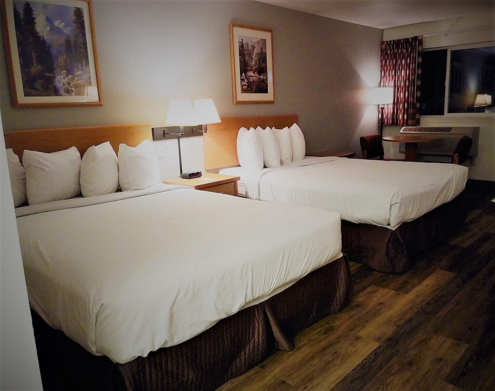 STANDARD, 2 QUEEN BEDS