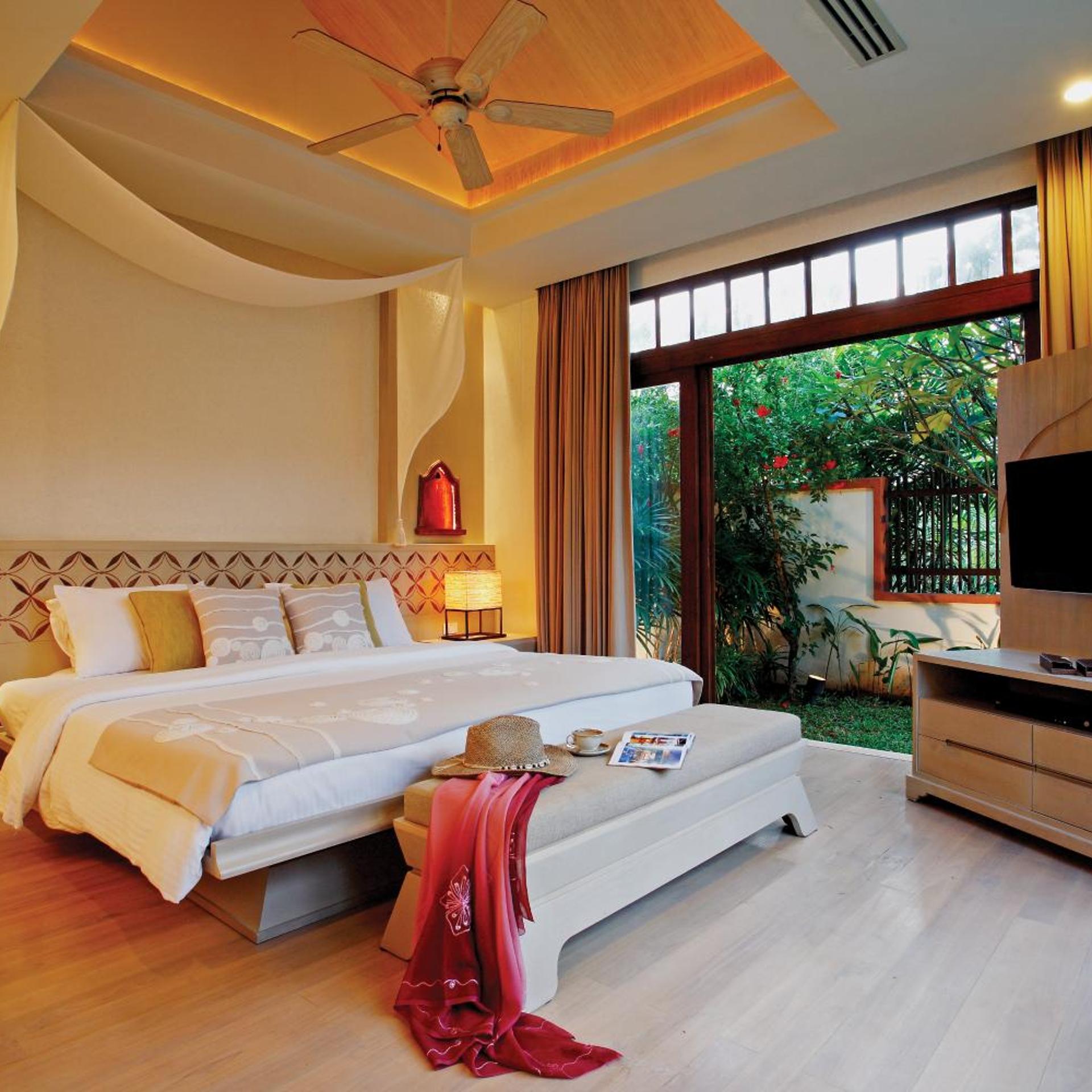 Pool, Family, Villa, Sofa