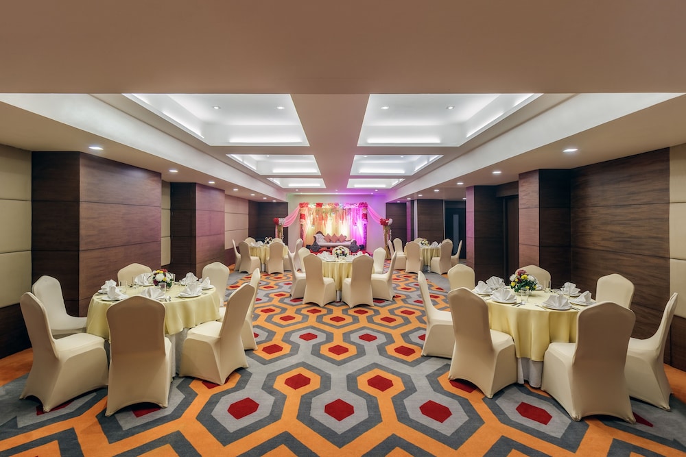 Golden Tulip Gurgaon - Sector 29 39/45