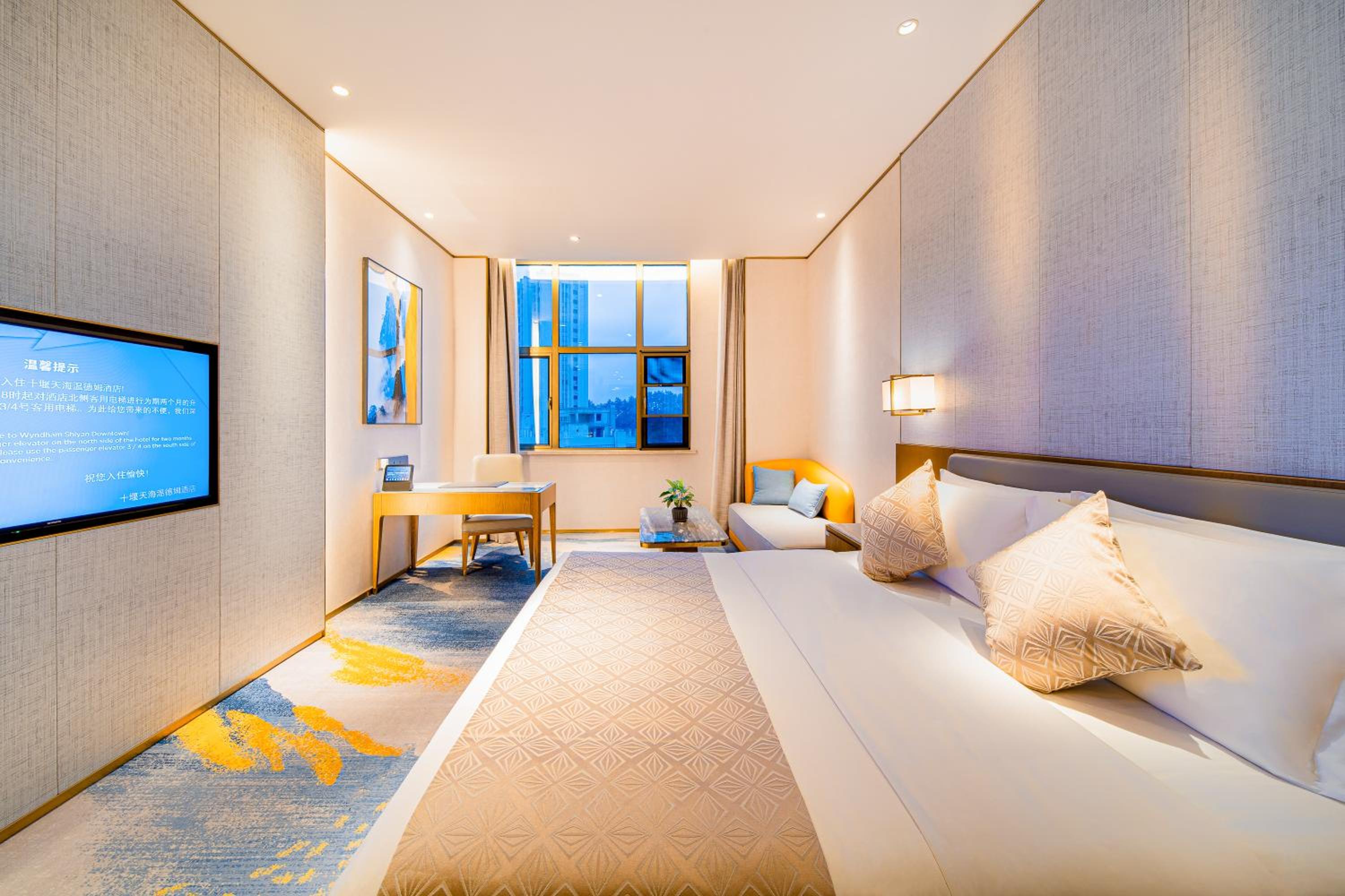 Deluxe, King Bed