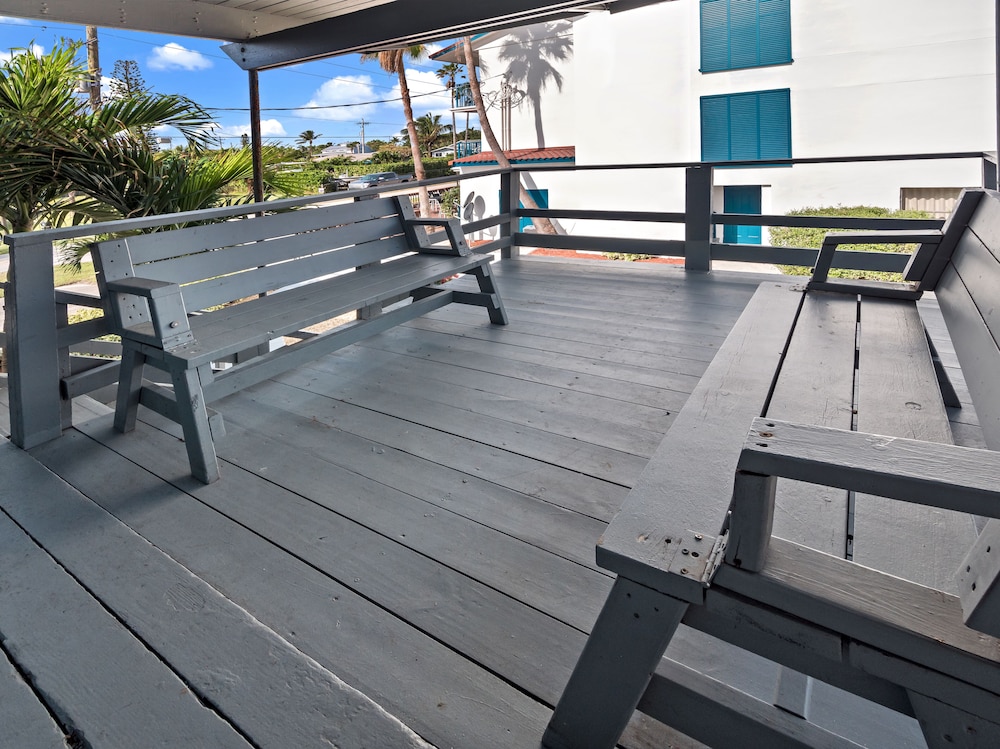 The Royal Inn Beach Hotel Hutchinson Island 34/66