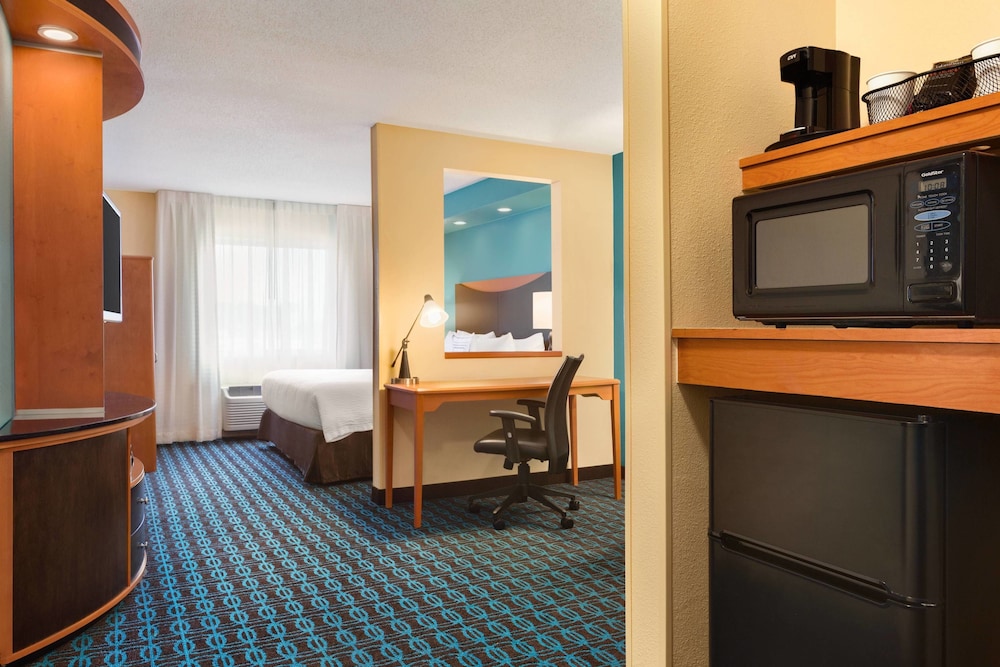 Fairfield Inn Suites Toledo Maumee 15/34
