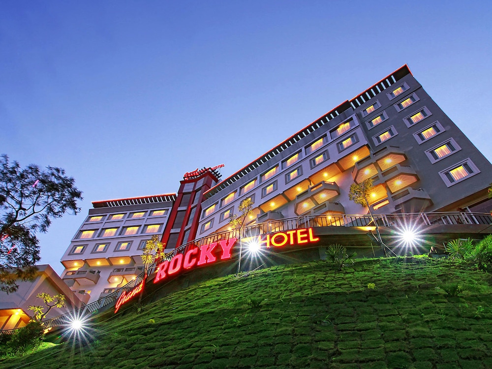 Grand Rocky Hotel 2/44