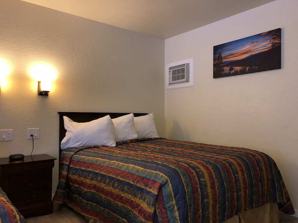 Cedar Inn & Suites 24/64