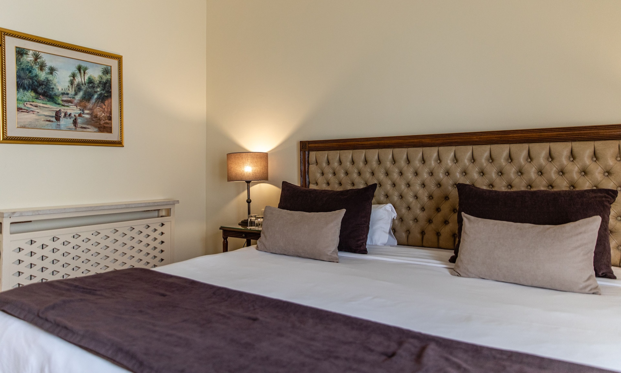 SUPERIOR, KING BED, LAKE VIEW