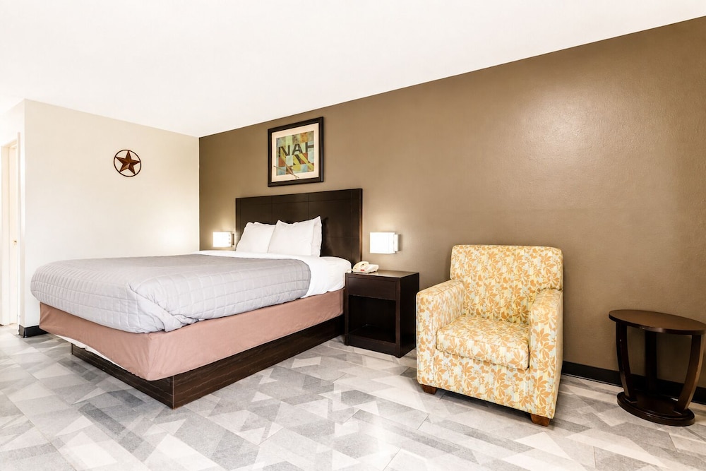 Freer Executive Inn and Studios by OYO 14/44