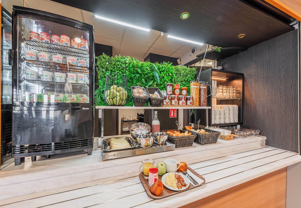 restaurant cafeteria
