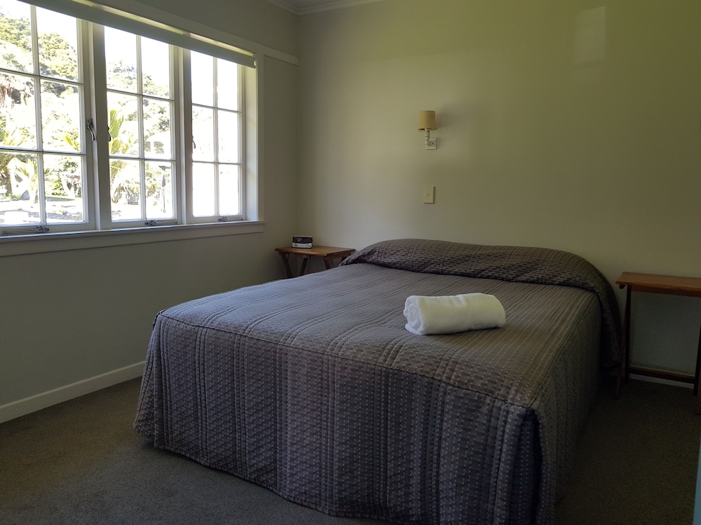 Averill Court Motel 13/63