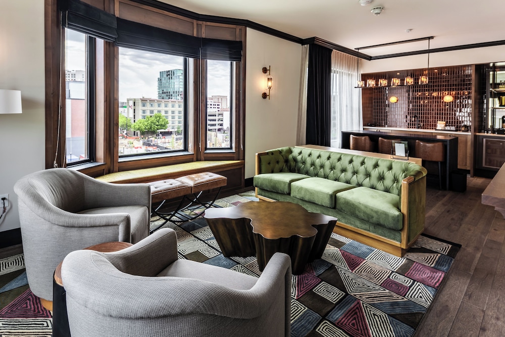 Hotel Renegade 30/50