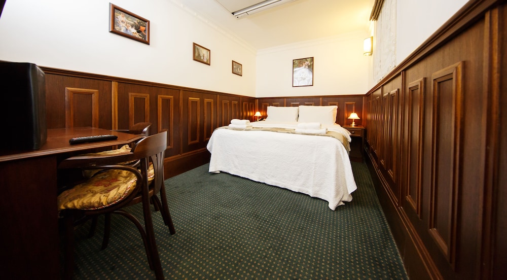 Regency House 41/69
