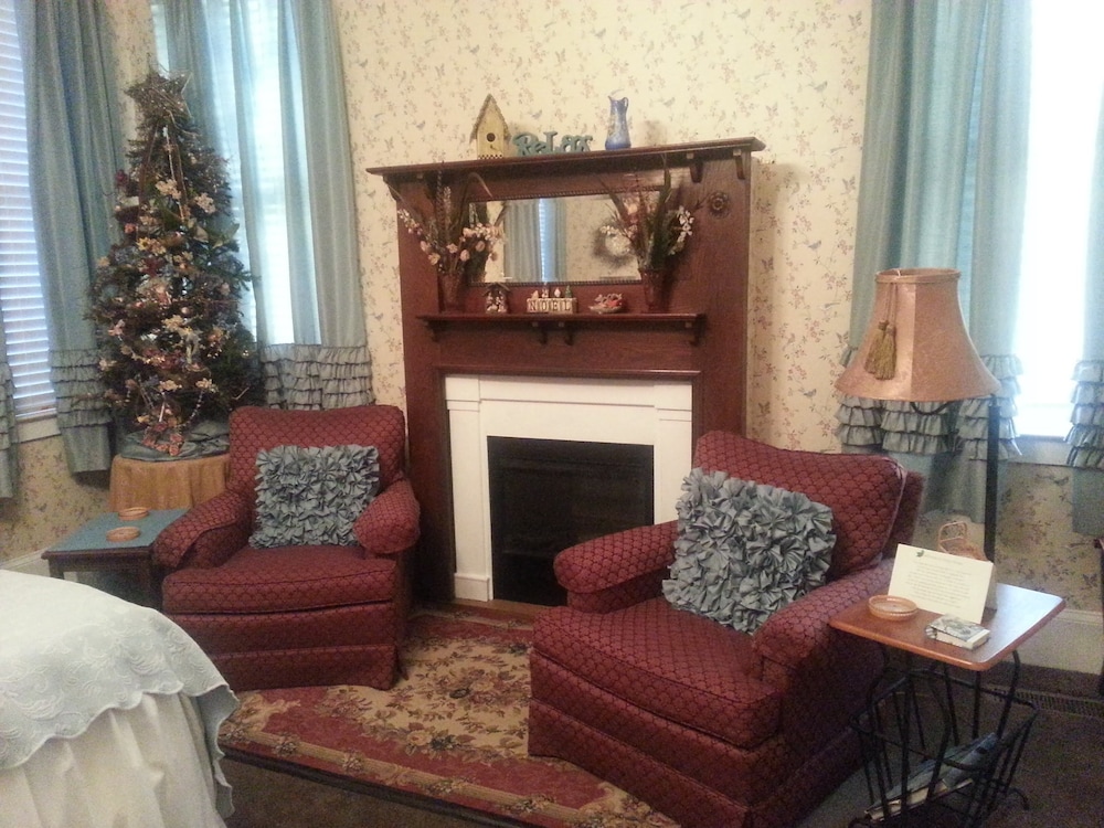 Holly House of Hamilton 17/34
