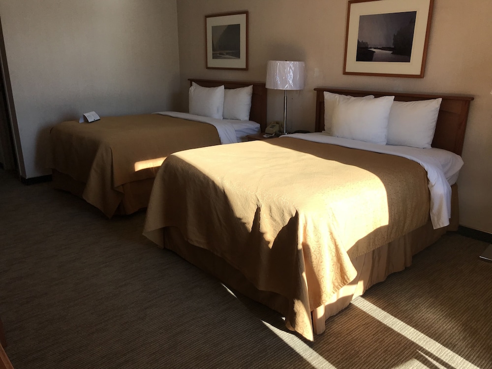Spark by Hilton Lincoln Airport 15/27