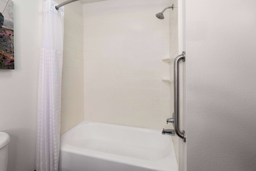 La Quinta Inn & Suites by Wyndham Meridian 45/45