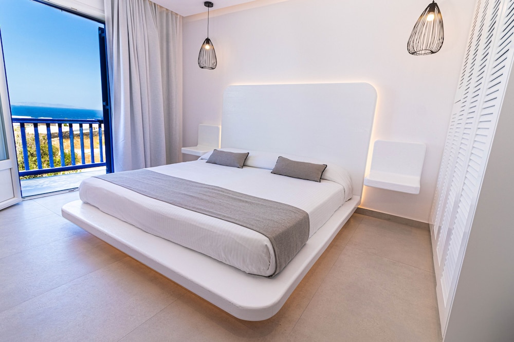 ROOM, KING BED, SEA VIEW