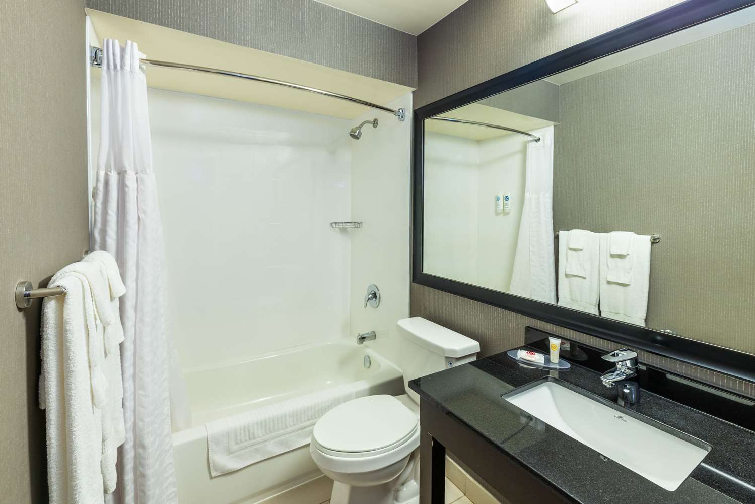 Comfort Inn Parry Sound 33/35