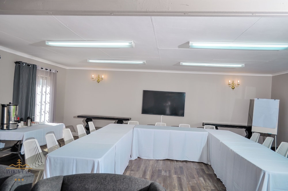 Avoca Vale Country Hotel 36/50