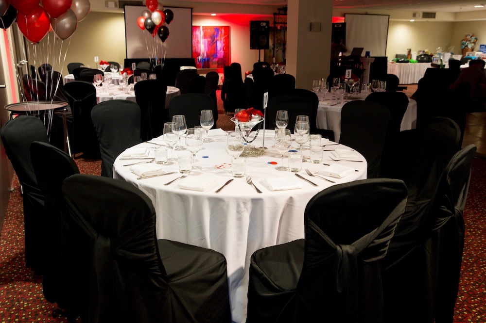 HOLIDAY INN TORONTO DOWNTOWN CENTRE 53/79