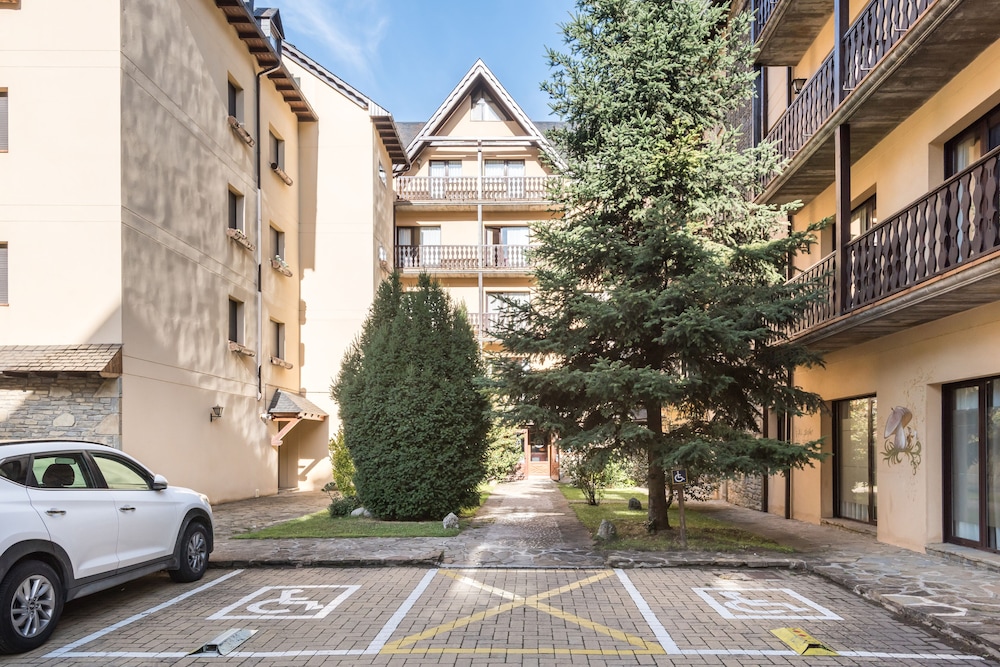 Suite Aparthotel & Spa Eth Refugi d'Aran 44/50