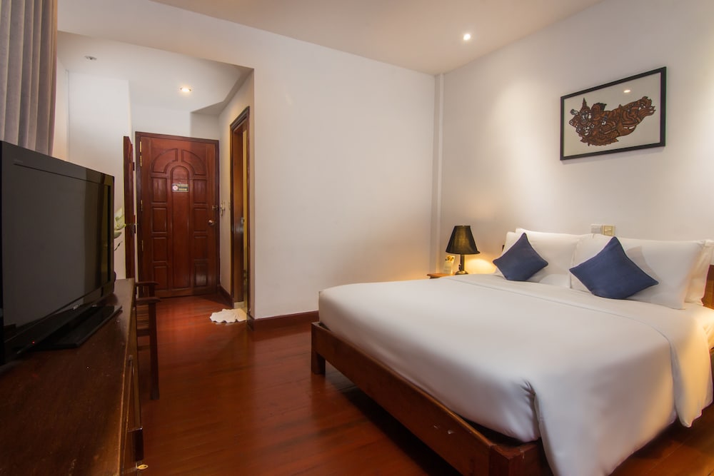 Apsara Centrepole Hotel 10/74