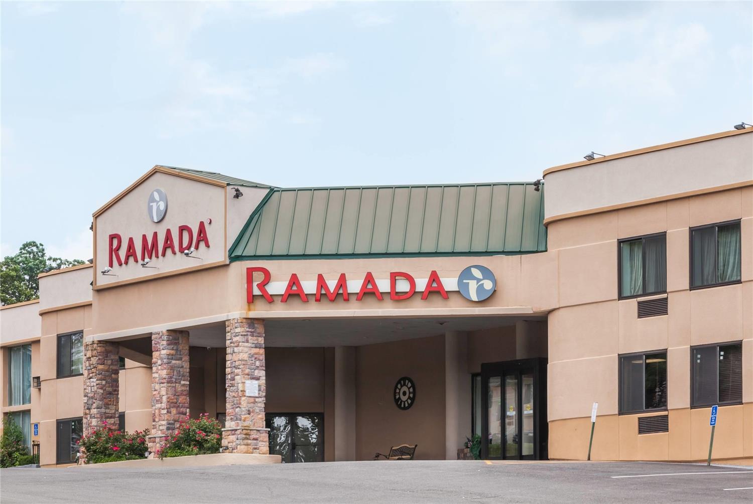 Ramada By Wyndham Newburgh/West Point 42/46