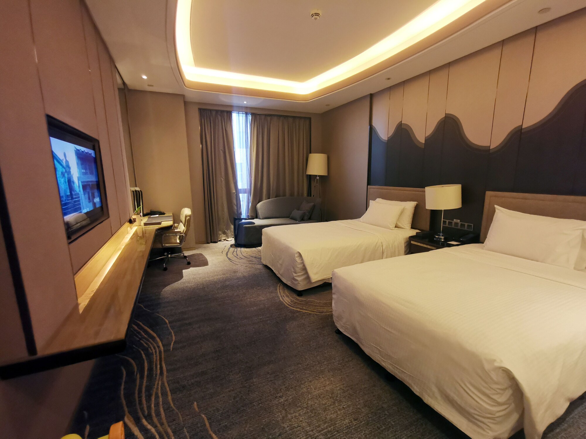 EXECUTIVE, TWIN BEDS