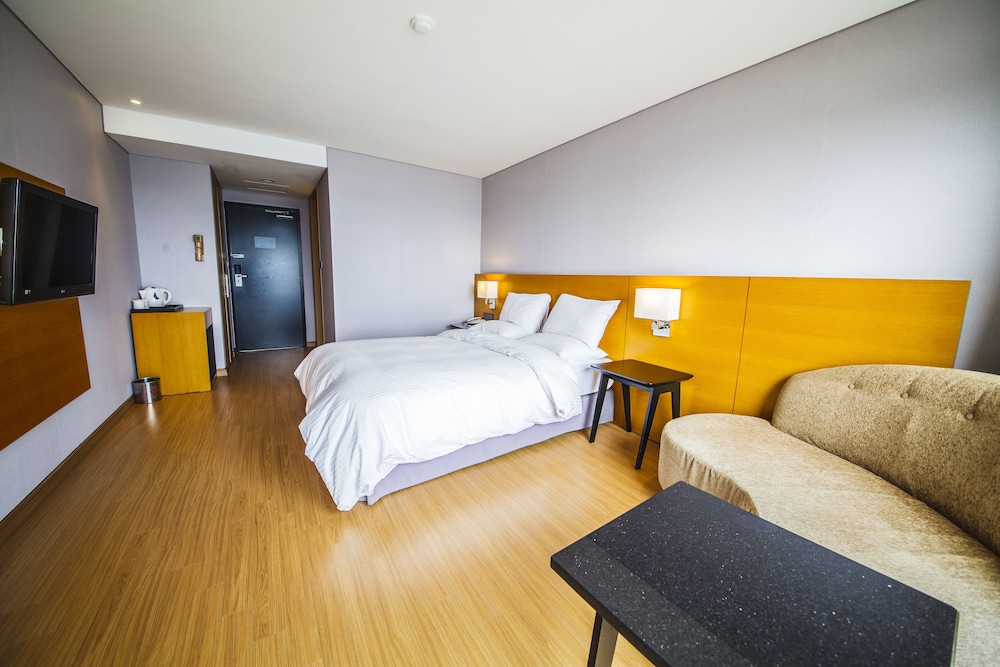 Asia Lakeside Hotel 12/50