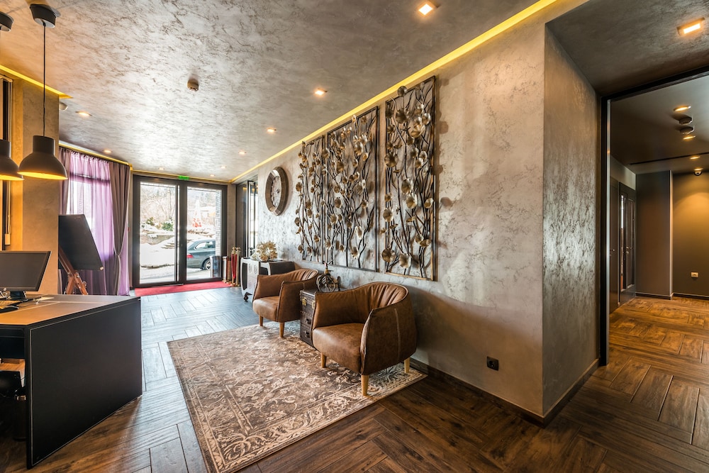 All Seasons Residence Hotel 41/68
