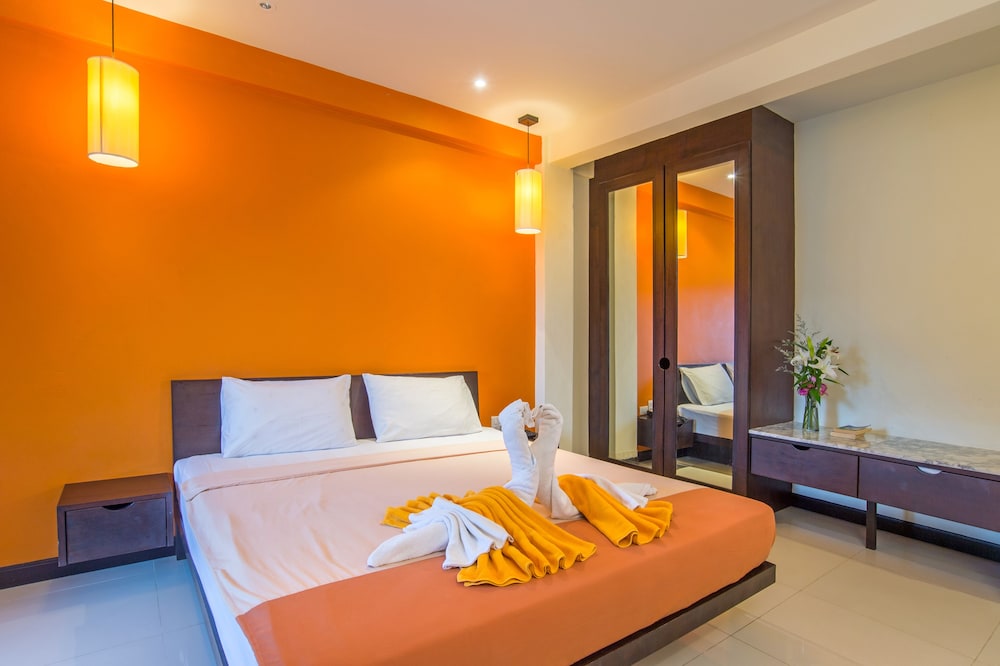 Lanta Pura Beach Resort 7/28