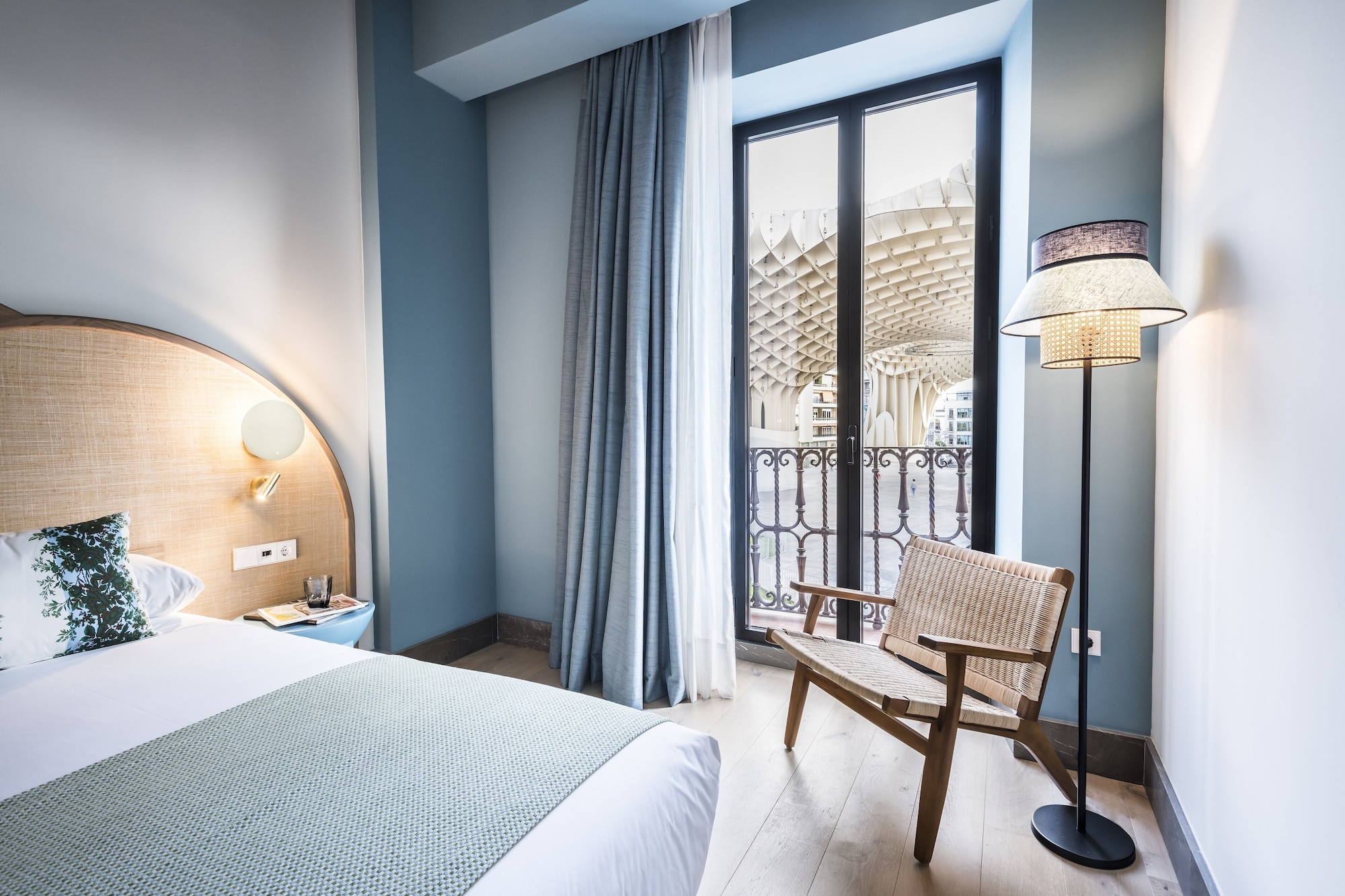 DELUXE, DOUBLE OR TWIN BED, CITY VIEW