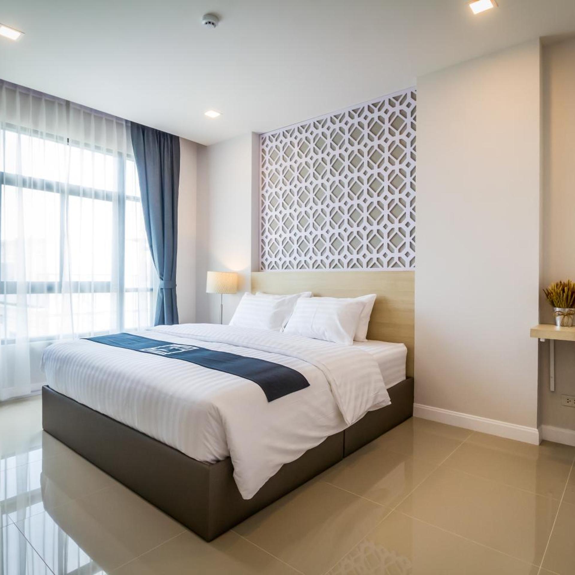 Deluxe, King Bed