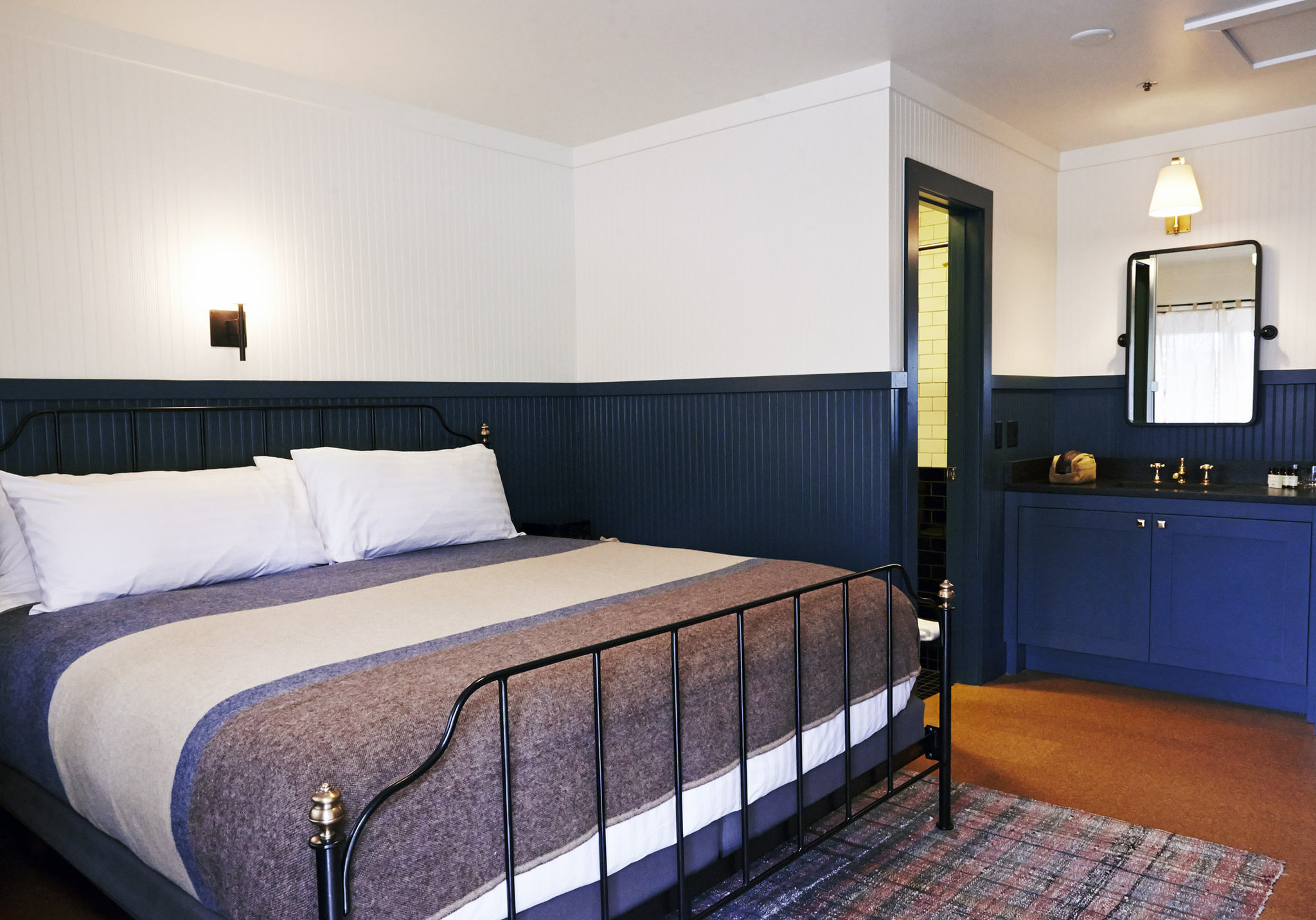 Anvil Hotel 6/65