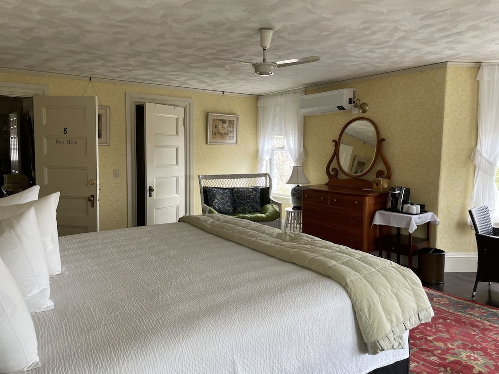 Moseley Cottage Inn and Town Motel 7/50