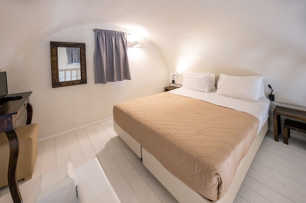 Smy Santorini Suites & Villas 21/76