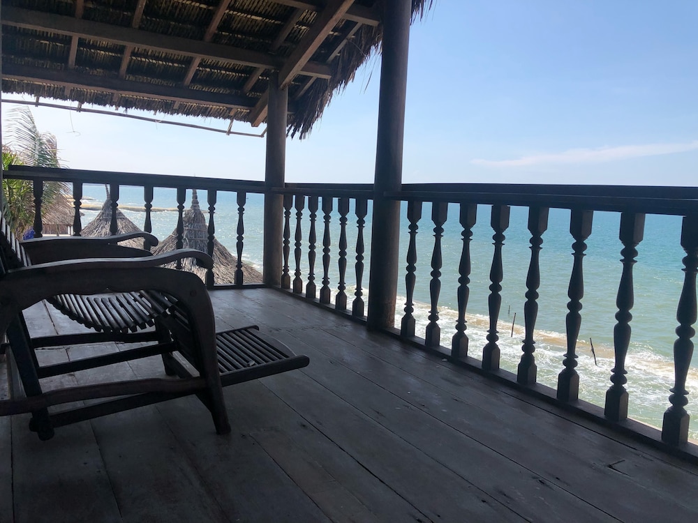 Full Moon Beach 47/70