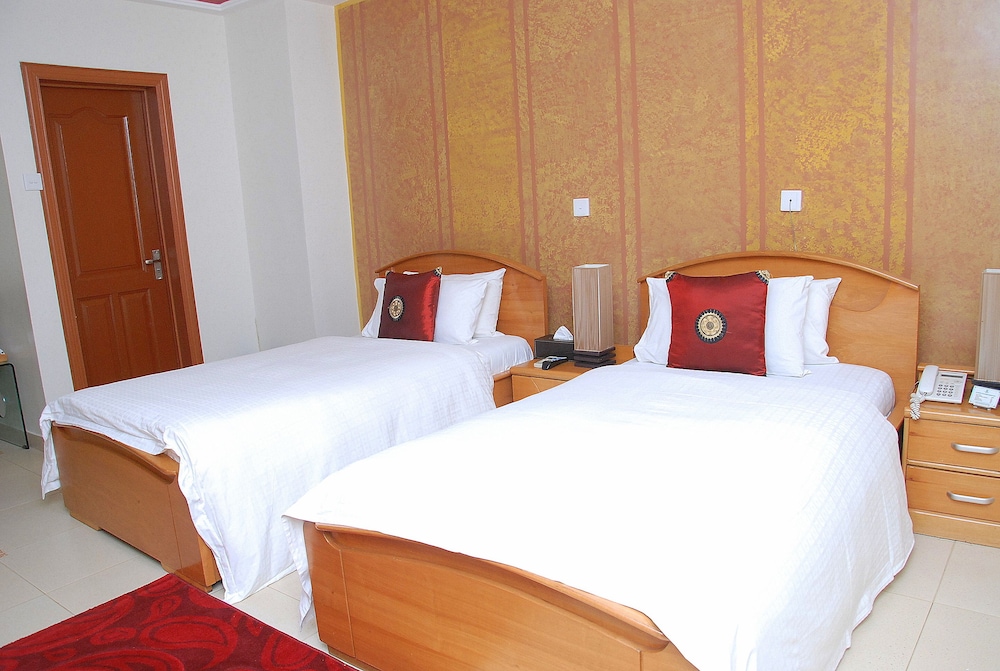 Airport West Hotel 27/75