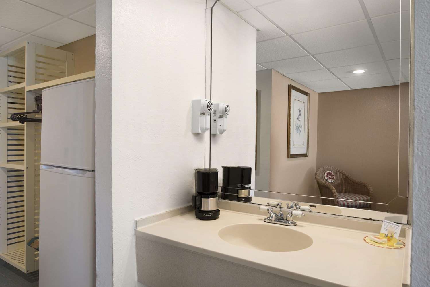 Days Inn By Wyndham Panama City Beach/Ocean Front 51/53