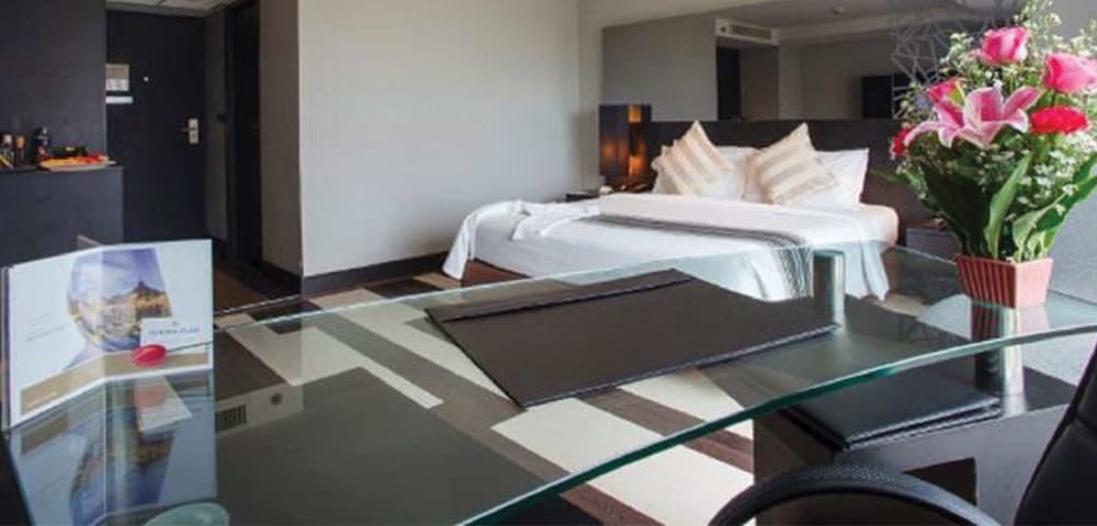 Golden Tulip Mandison Suites 11/59
