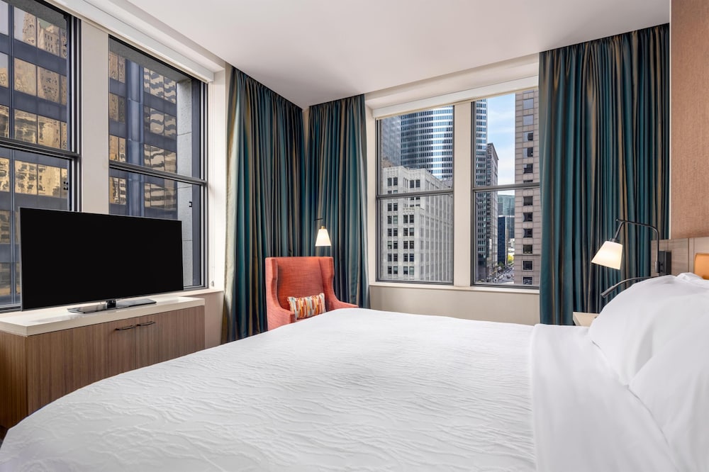 ROOM, KING BED, LANDMARK VIEW