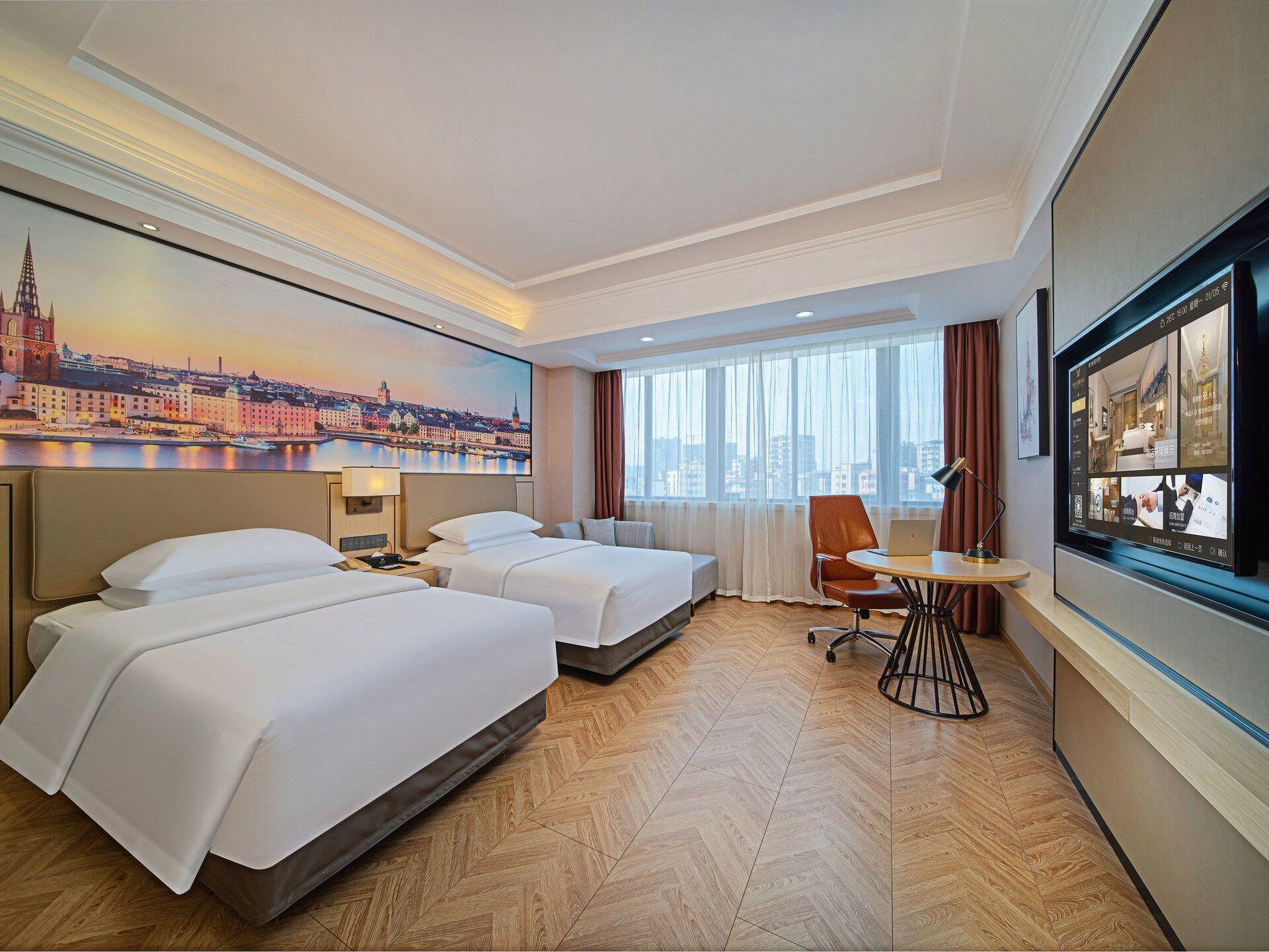 Vienna Hotel (Shenzhen Shuanglong Metro Station Longdong) 28/41
