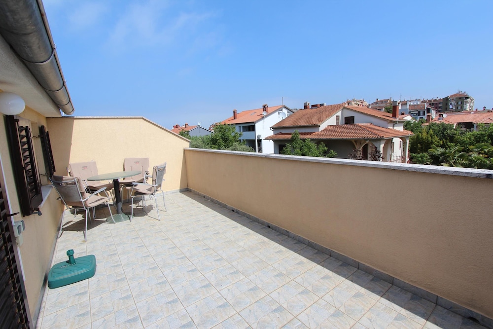 APARTMENTS LORA 63/66