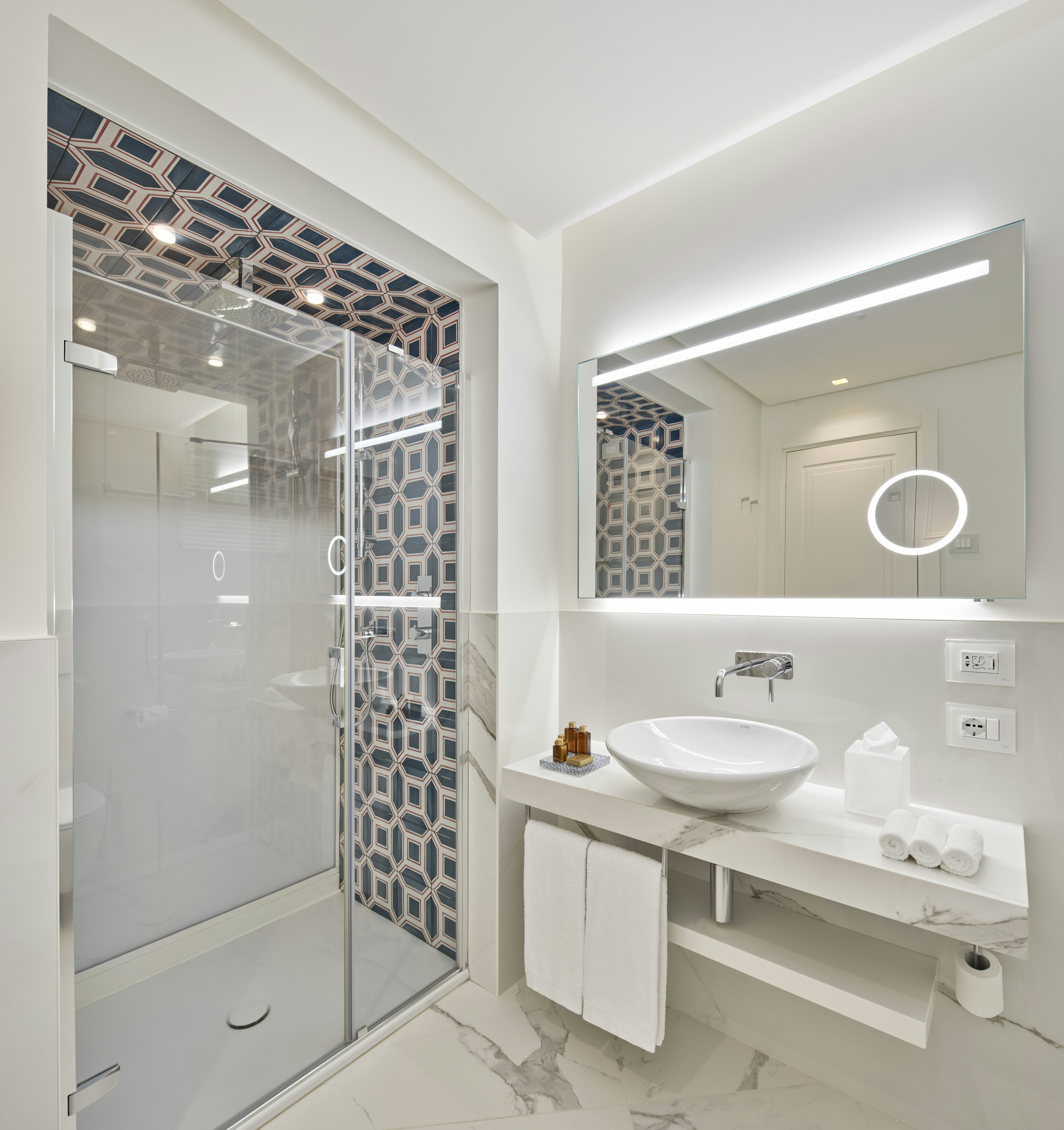 De Bonart Naples, Curio Collection by Hilton 48/50